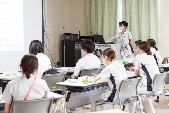 教育目標は、笑顔輝く専門職の育成！の画像