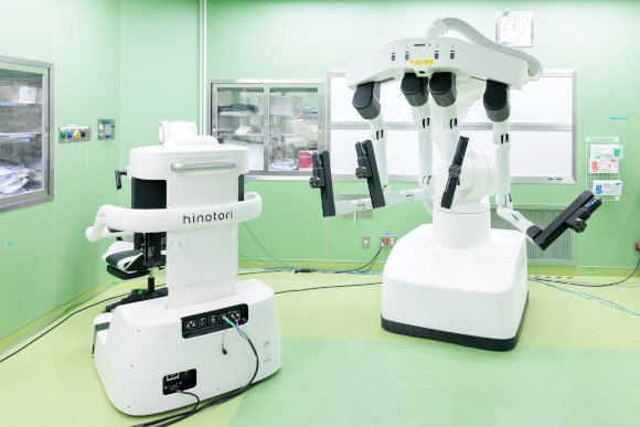 手術支援ロボット「hinotori」の画像