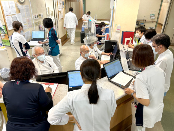 外科カンファレンスの様子