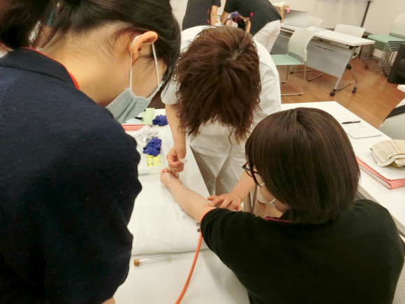 クリニカルラダーレベルに基づいた教育を実施の画像