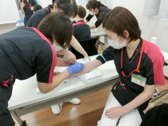 クリニカルラダーレベルに基づいた教育を実施