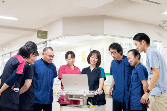 認知症治療病棟「その人らしく笑顔のある生活を提供します」の画像