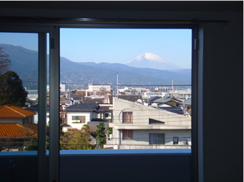 富士山を望める、きれいな看護師寮！の画像