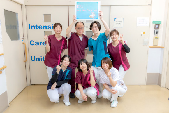 ICU（集中治療室）の看護師の画像