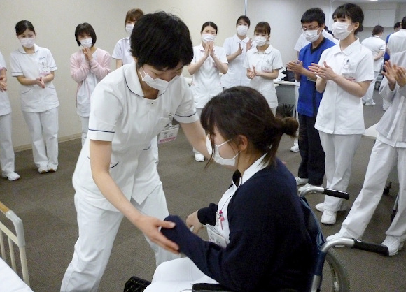 万全の感染対策のもと新人研修を行っていますの画像