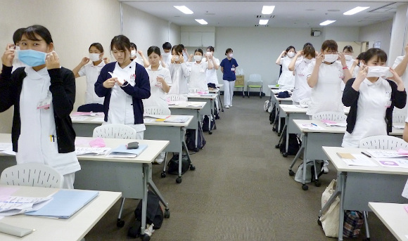 万全の感染対策のもと新人研修を行っています