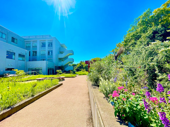 四季折々を感じられる”リハビリガーデン”の画像