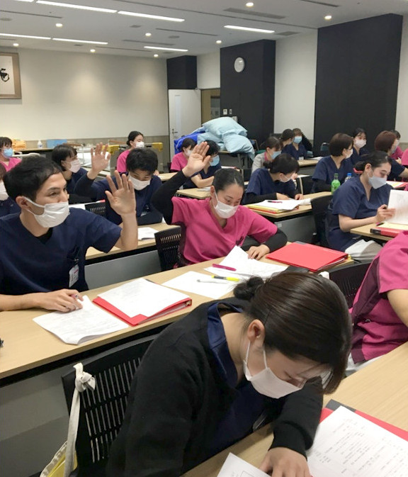 「ハイ!質問です」表情が真剣で頼もしい!