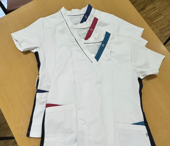 看護師ユニフォームの画像