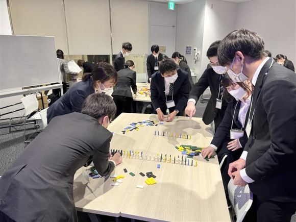 座学研修のグループワークで行ったドミノ