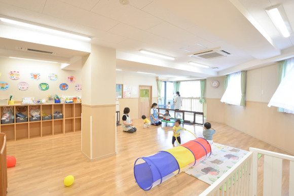 子どもがいても安心の院内保育園の画像