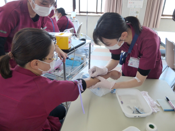 先輩看護師が丁寧に指導するので安心して成長できますの画像