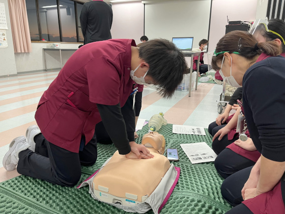 先輩看護師が丁寧に指導するので安心して成長できますの画像
