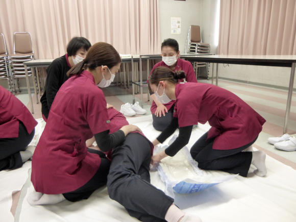 正しいおむつの当て方
