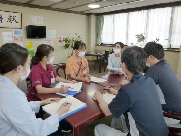 多職種での会議の様子