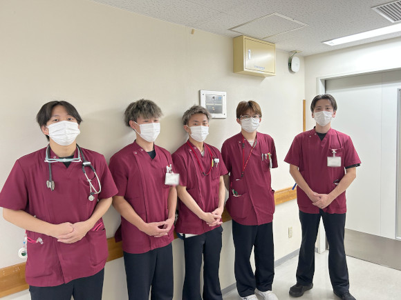 ★男性看護師も活躍中★チームの一員として患者さまを支えています！の画像