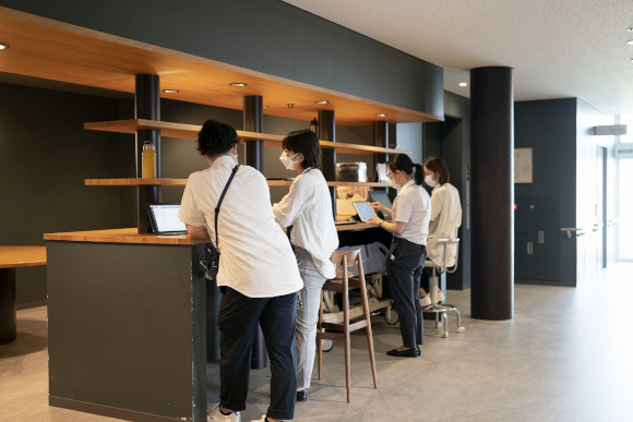 ③日常的な立ち話による情報共有の画像